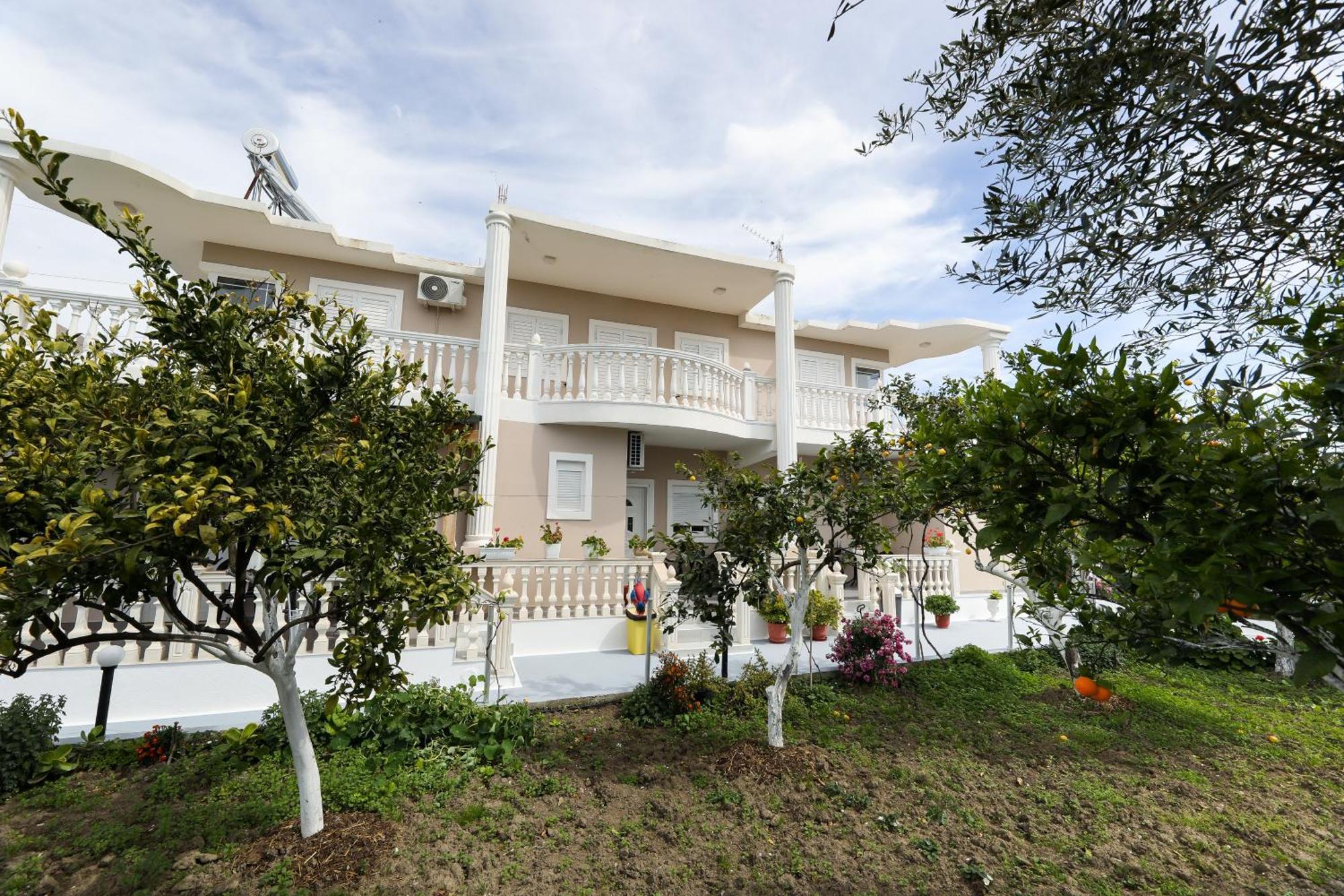 Guest House Narta Vlorë Esterno foto